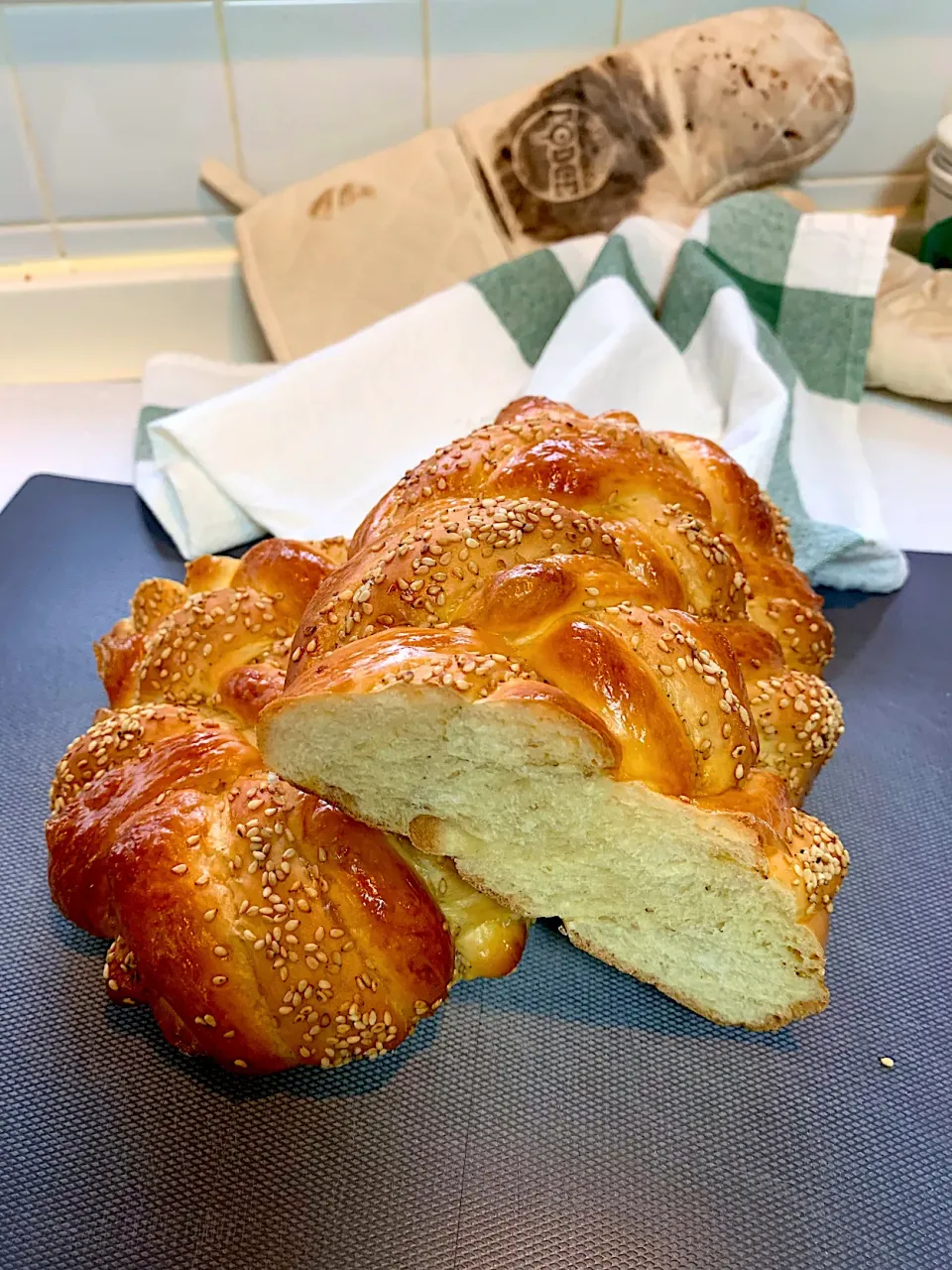 Snapdishの料理写真:Another Shot of the Braided Sourdough Soft Milk Bread|gonbenさん