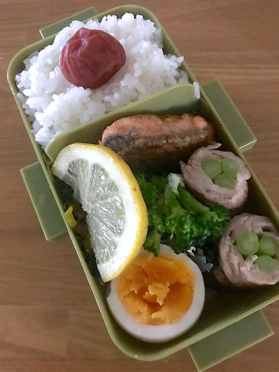 Snapdishの料理写真:アスパラ肉巻き弁当🍱|ちっくんさん