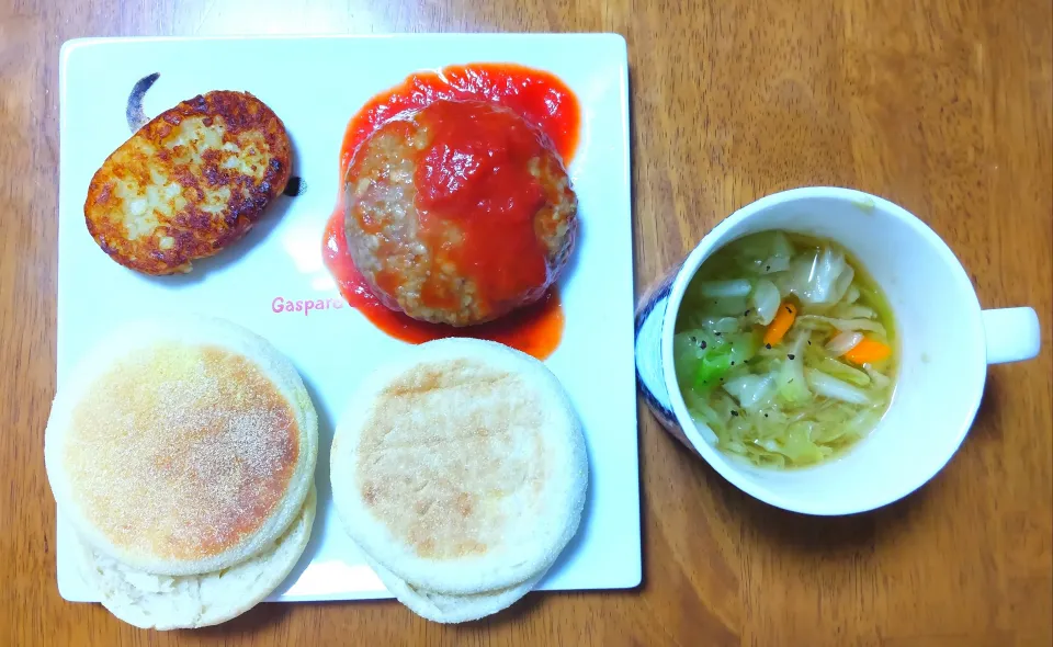 ９月１２日　パン　トマトハンバーグ　ハッシュドポテト　野菜スープ|いもこ。さん