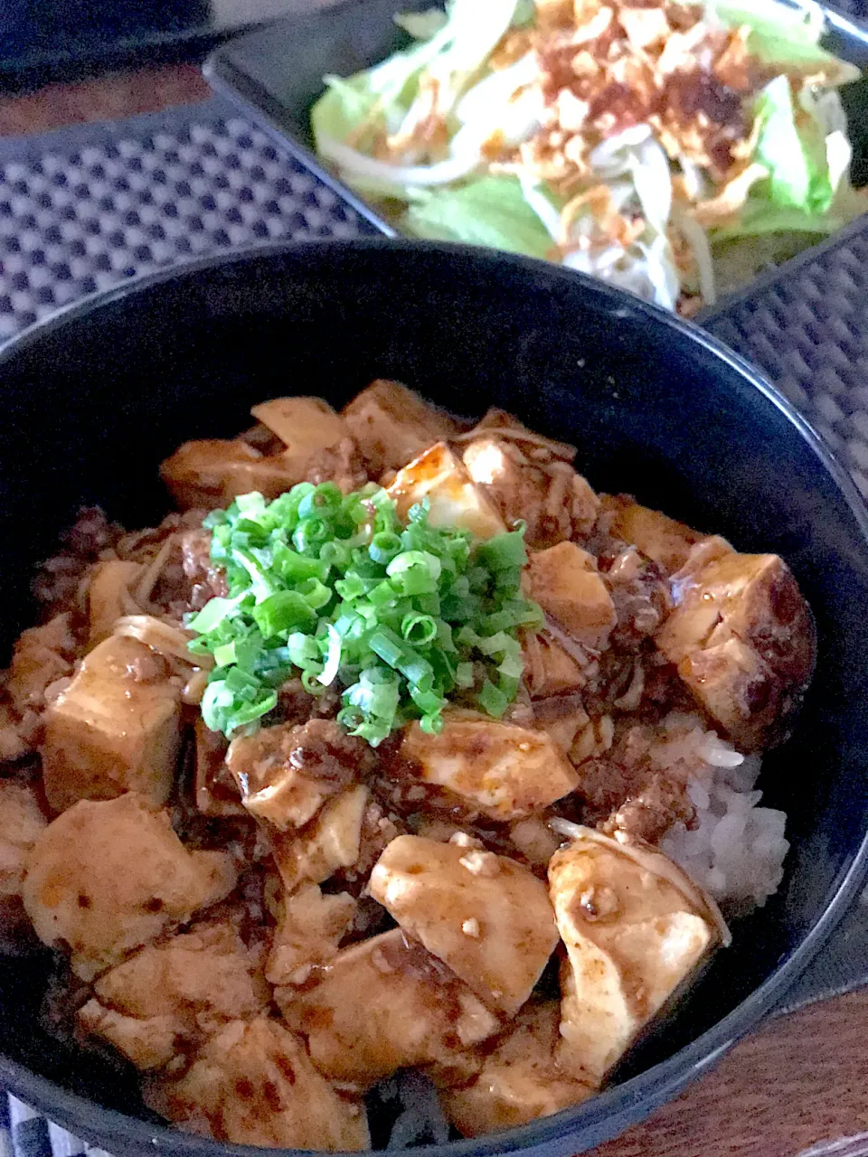 KALDIの黒麻婆豆腐の素で麻婆丼ランチ|ま〜てぃんさん