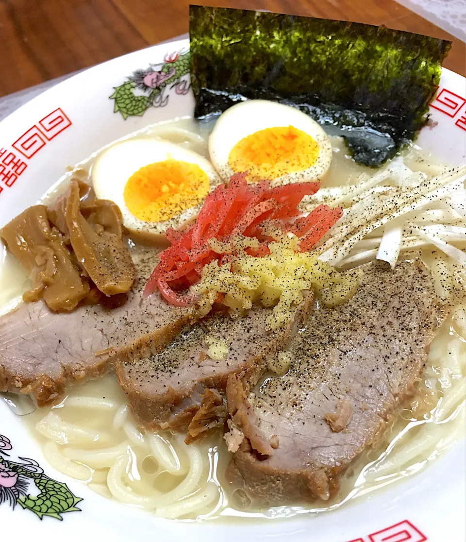 ヌードルメーカーで豚骨ラーメン|みやちゃんさん