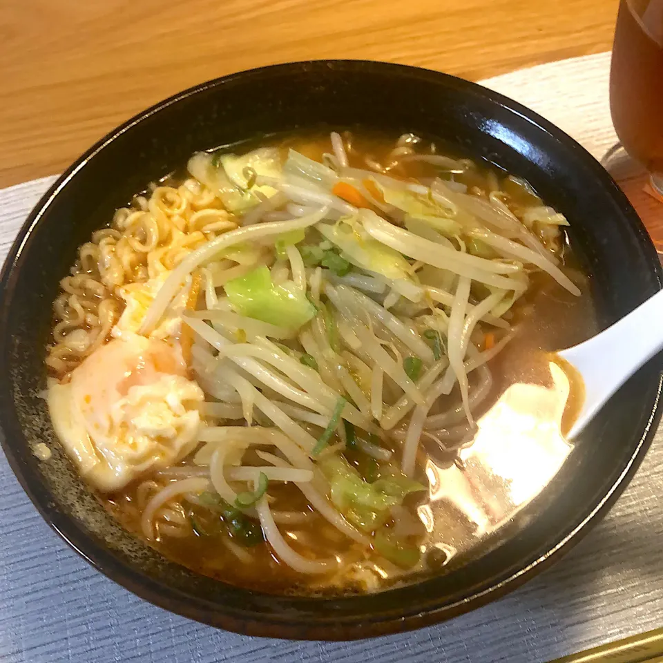 Snapdishの料理写真:サッポロ一番旨辛みそラーメン|どらこさん