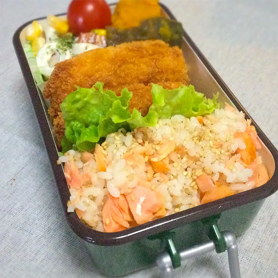 長女のJK弁当　鮭混ぜご飯　海老カツ！|yukoさん