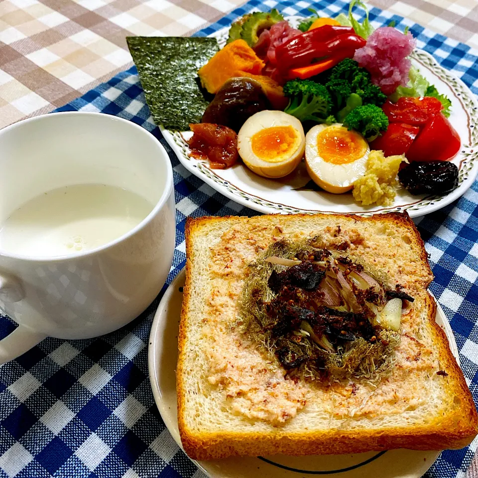 今日の朝ごはん★鰹節と明太子のチーズクリームトースト＋とろろ昆布|riko30294さん