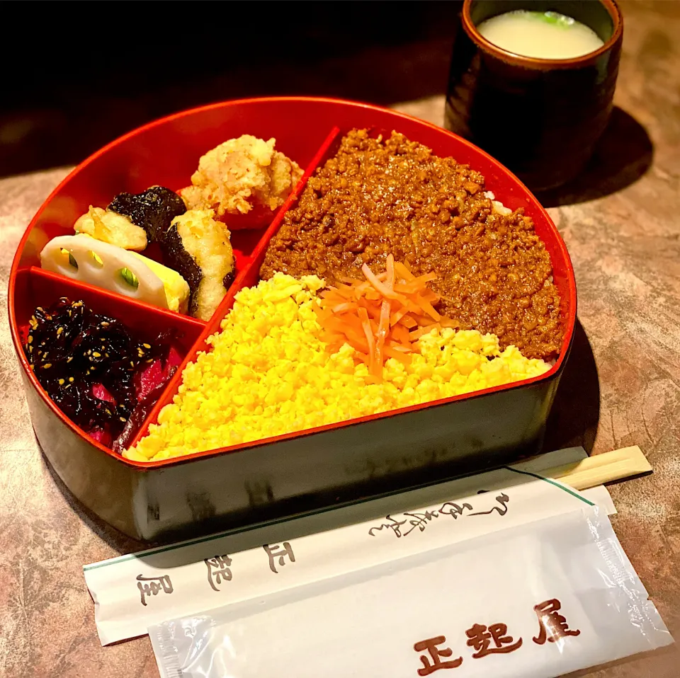 Snapdishの料理写真:🐔トリそぼろ弁当🍱|にゃあ（芸名）さん