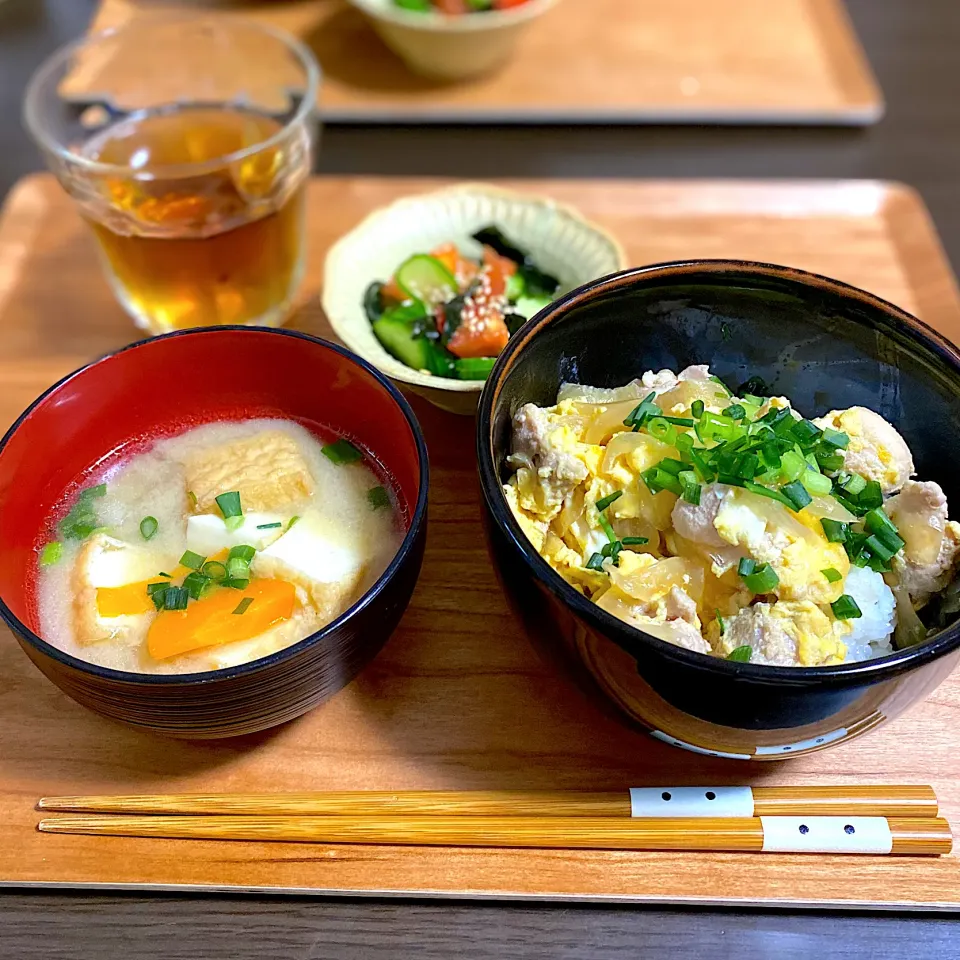 親子丼　厚揚げの味噌汁　きゅうりの酢の物|ちぐあささん