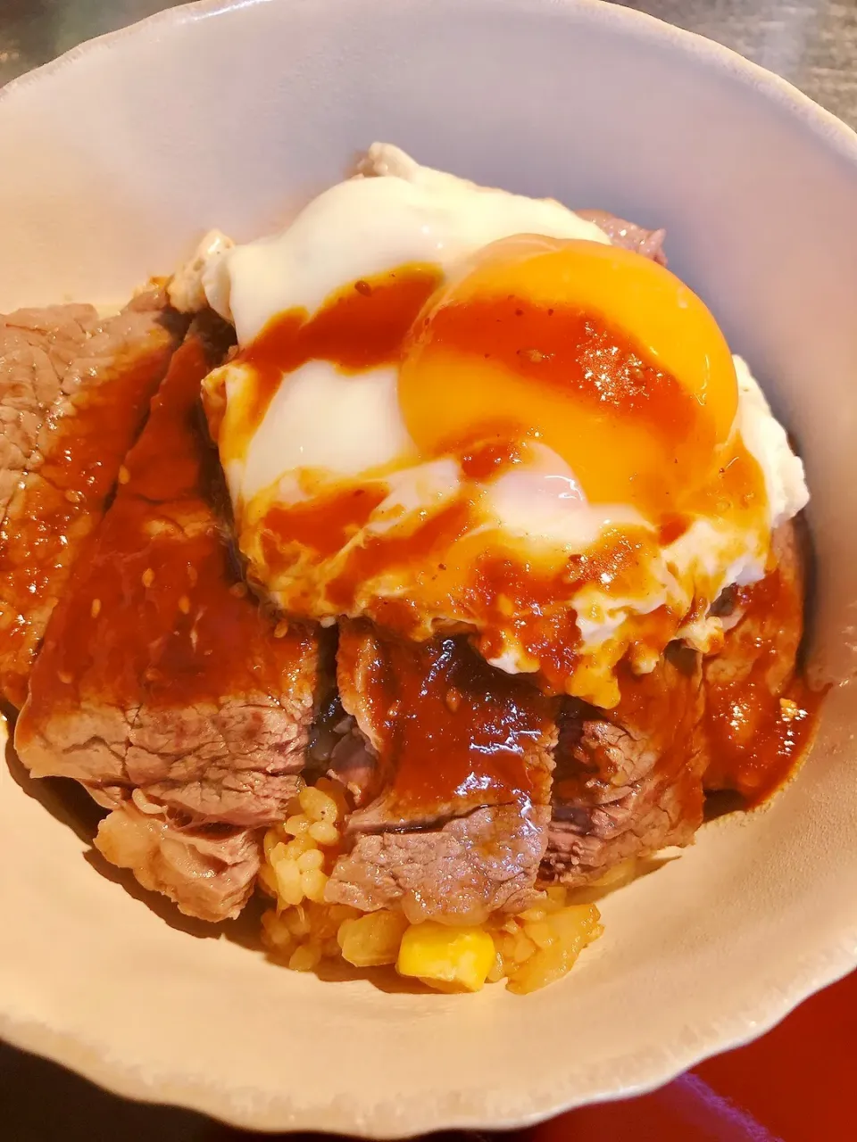 今夜はステーキ丼🥩ご飯少なめで玉葱の微塵切りでかさまし🍺|海斗さん