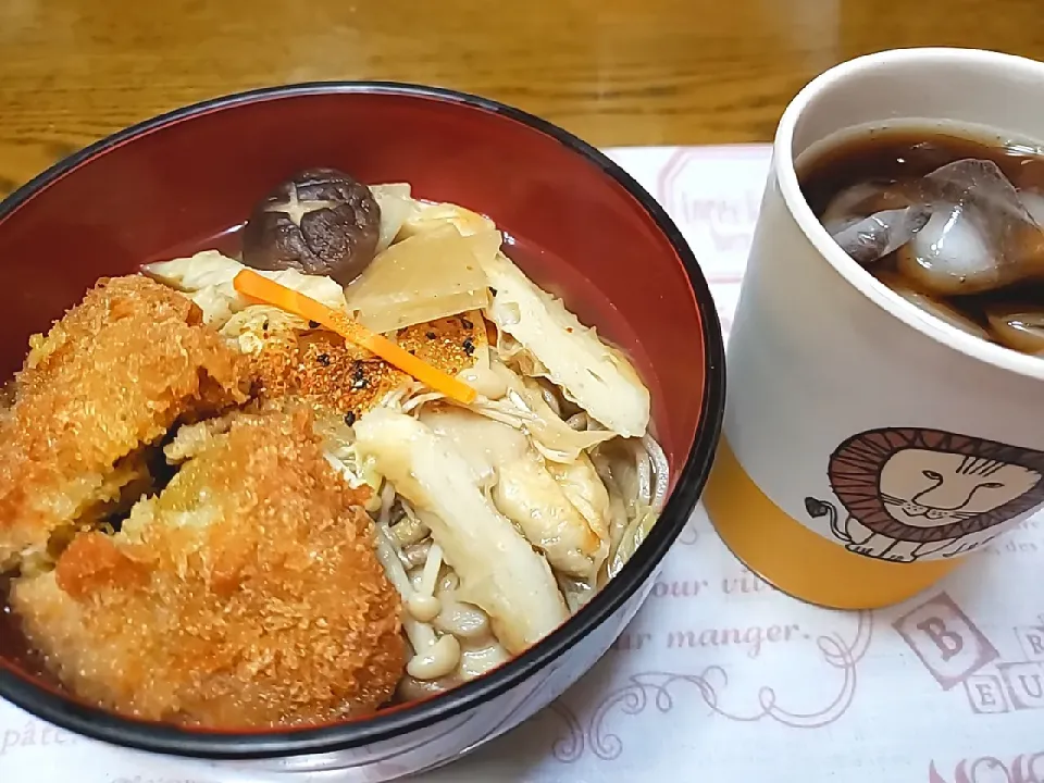 あったかいお蕎麦(椎茸・舞茸・えのき)
カレーコロッケのせ|aiさん