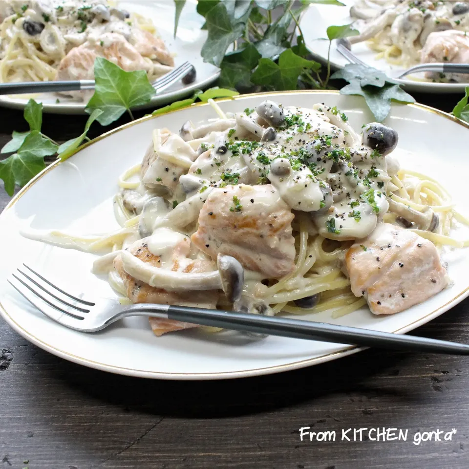 北海道産生秋鮭で作る✨鮭🐟とキノコ🍄のクリームパスタ🍝|gonta*さん