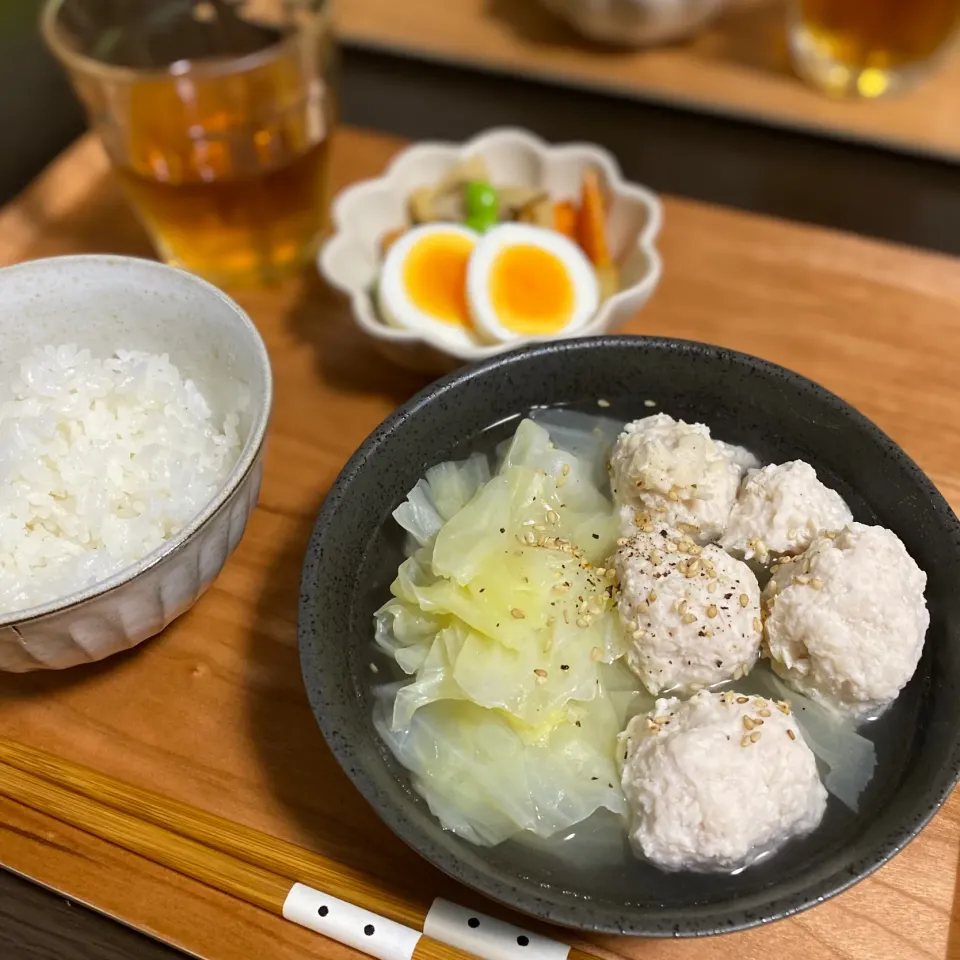 鶏団子とキャベツのスープ　根菜の塩昆布炒め|ちぐあささん