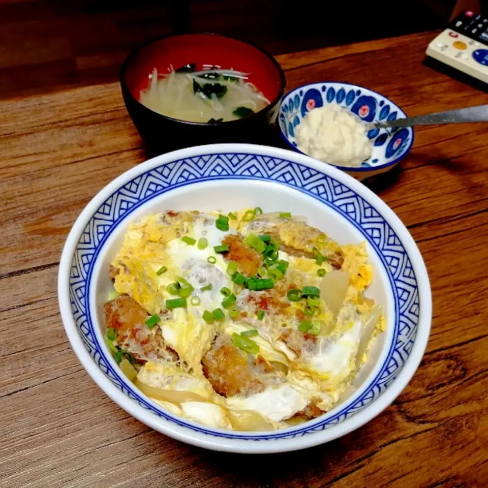 カツ丼　ポテサラ　もやしのみそ汁。|ariyo4200さん