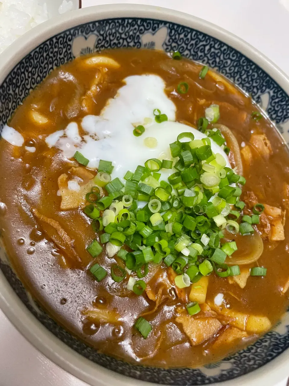 牛すじカレーうどん🍛温玉乗せ🐣|まり＊さん