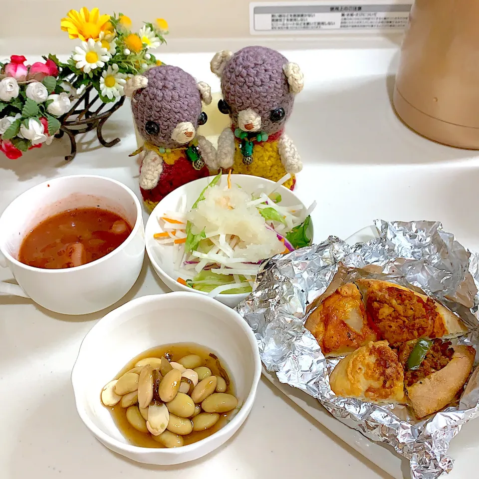 Snapdishの料理写真:朝ごはんピザ( ´ ▽ ` )|chagashiさん