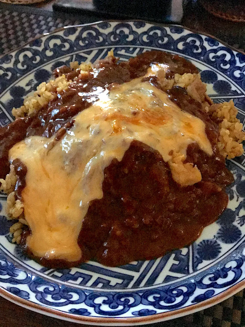 Snapdishの料理写真:ドライカレーの上に焼きカレードリアソースとふりかけるチーズをかけて🧀🫕🍛|ま〜てぃんさん