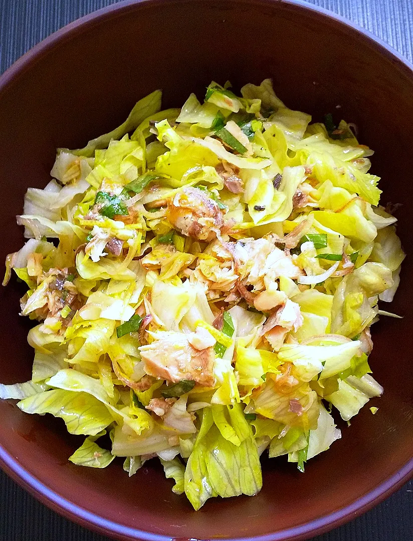 レタスと鯖の水煮缶のサラダ|マイケルの料理さん