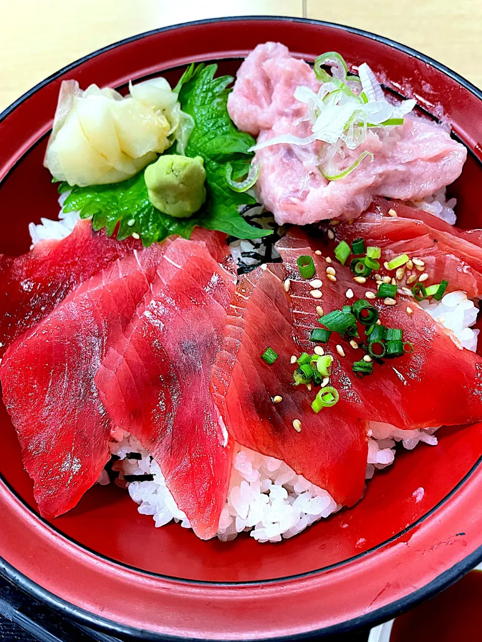 Snapdishの料理写真:漁師料理よこすかのマグロづくし丼＠久里浜|Yasuhiro Koikeさん