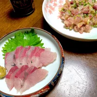 Snapdishの料理写真:釣ってきたツバスでお刺身となめろう💕|kumikoさん