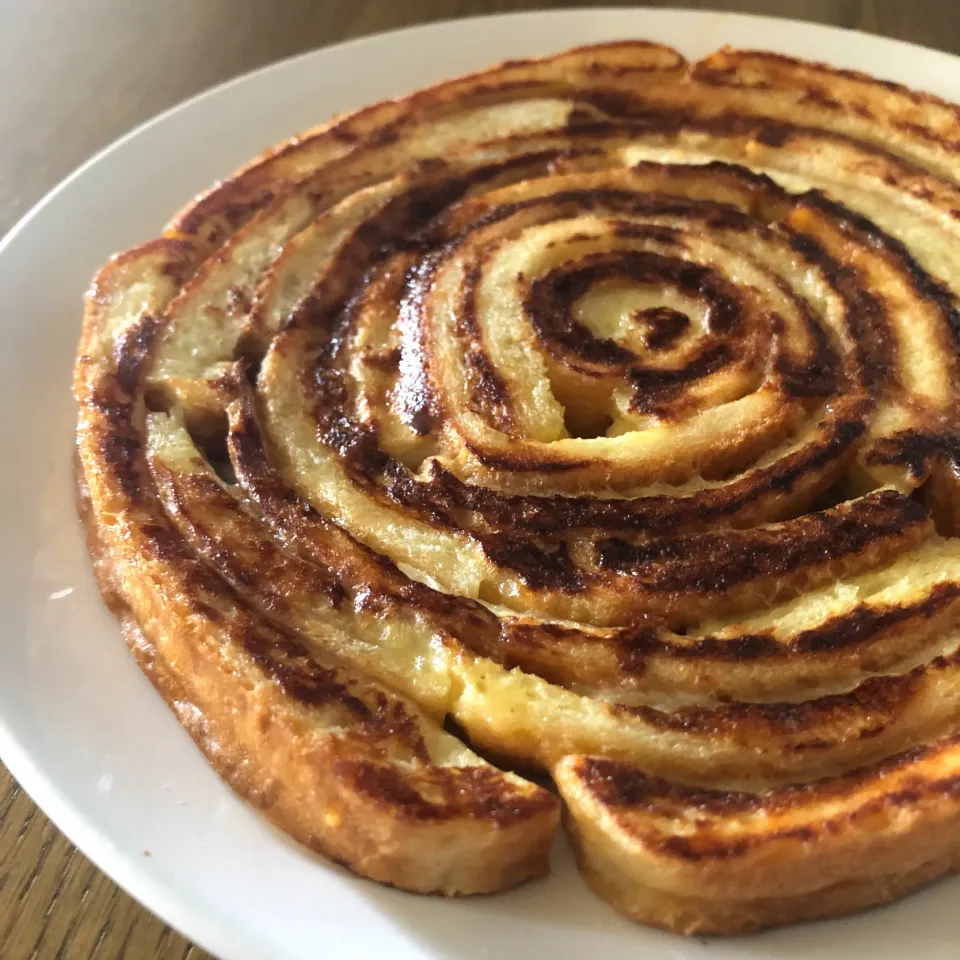 はやちんさんの料理 パン耳だけ🌸クルクルフレンチトースト🌀 Zero Hunger Challenge|ふじこさん