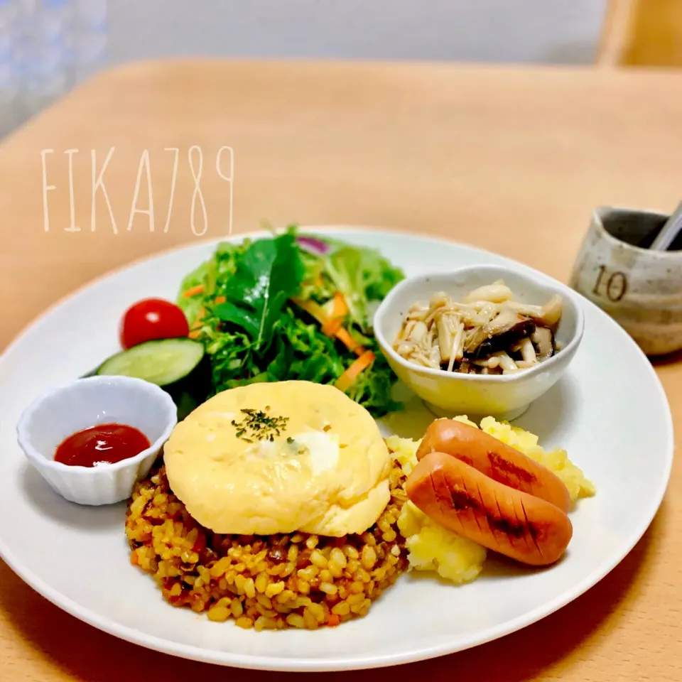 ドライカレーに レンチンオムレツ|FIKA789さん