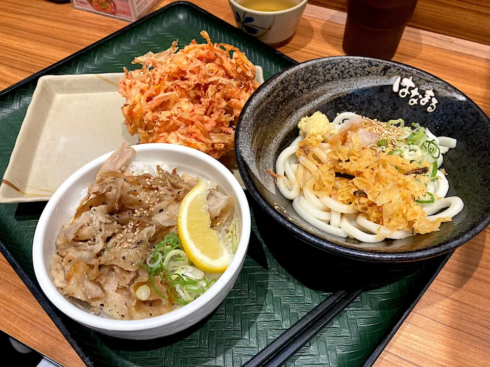 Snapdishの料理写真:塩ぶた丼　生姜天ぷら　おろし醤油うどん|はっちぃさん