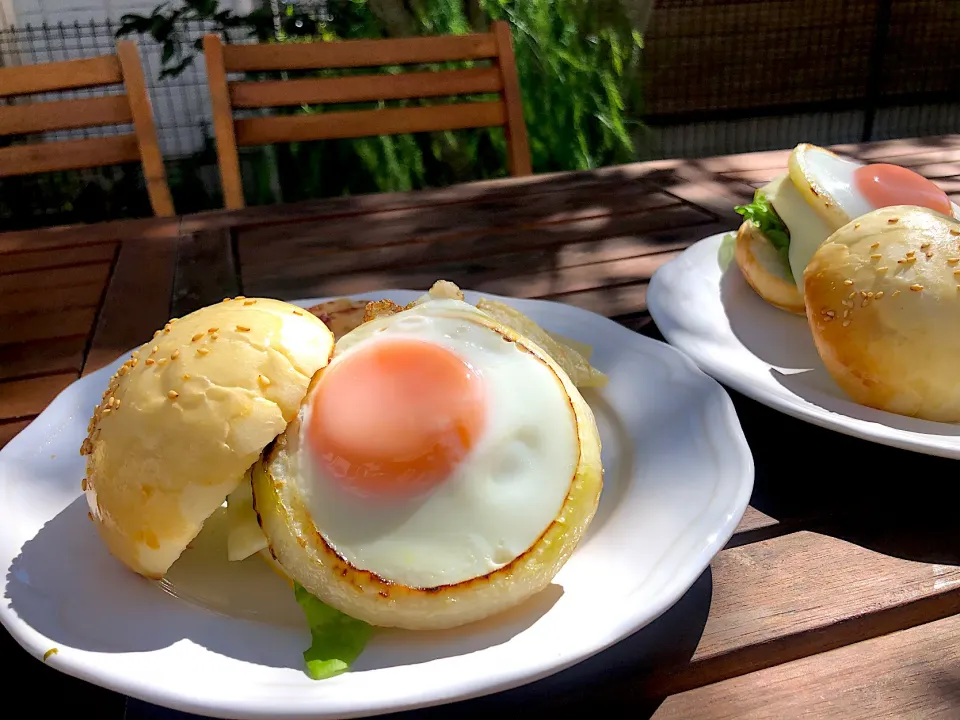 月見バーガー🍔でお庭ランチ|ゆっこっこさん