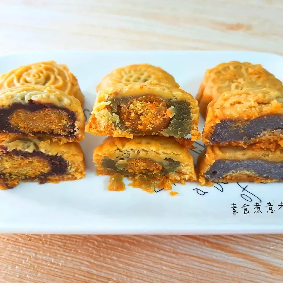 Red Bean Paste
Pandan Lotus Patse
Taro Paste
vege yolk|vivena🌱さん