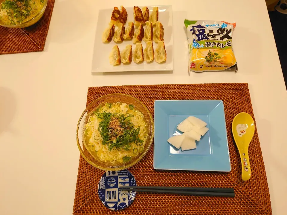 今日の夕食　サッポロ一番冷やし塩ラーメン、餃子、大根の甘酢漬け|pinknari🐰🌈さん