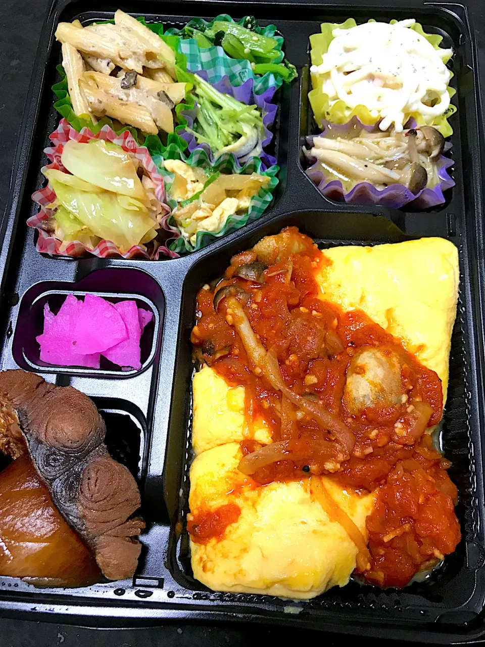 Snapdishの料理写真:ふわふわオムレツ〜トマトソース〜のご飯なしお弁当^ ^|saturnさん