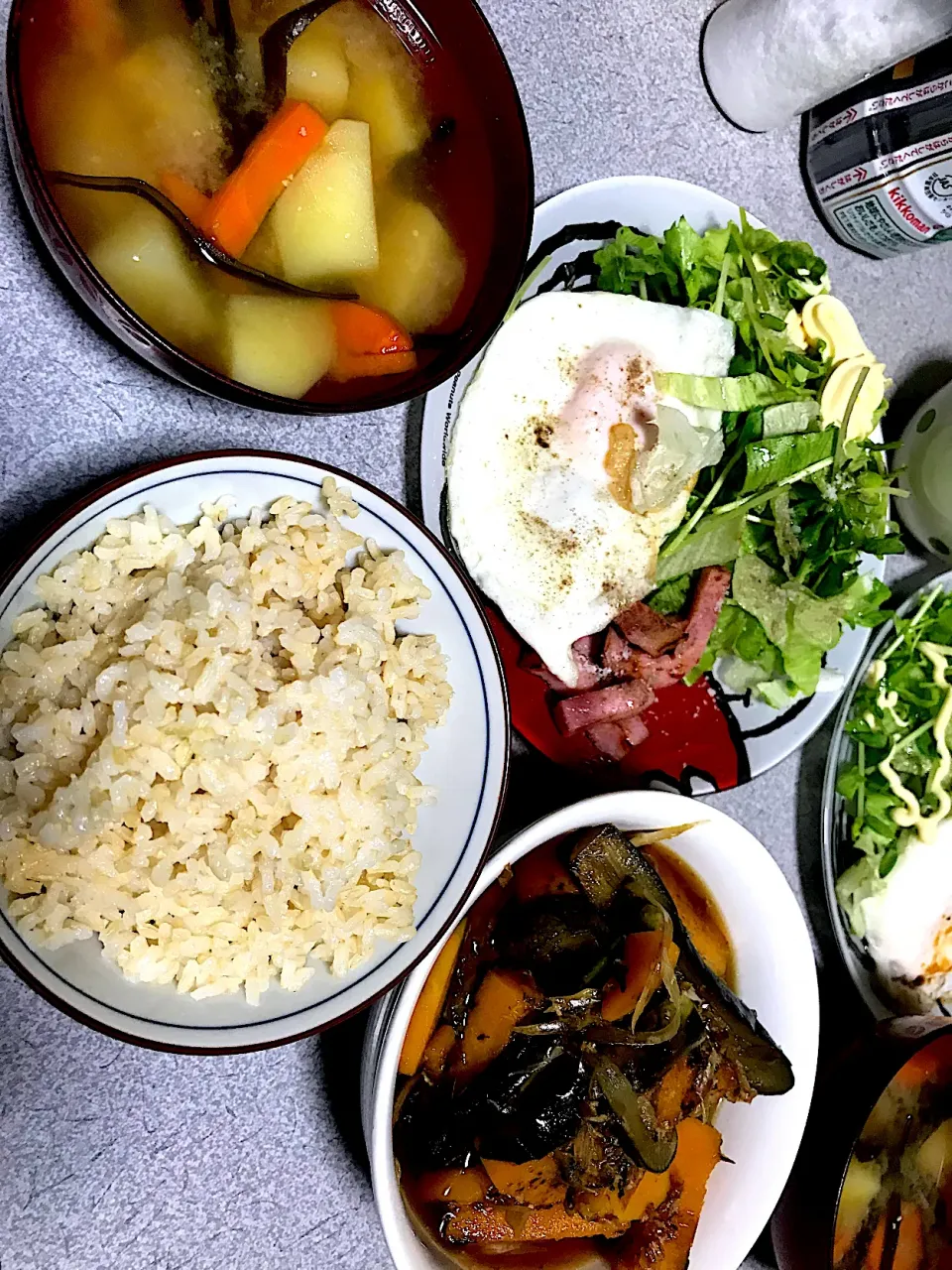 染みた茄子は最強 #夕飯 ロウカット玄米ご飯、甘い豆、ピーナッツカボチャカボチャ茄子焼きおかかミョーガびたし、目玉焼き(ターンオーバーじゃないやつ)、レタス豆苗サラダ|ms903さん