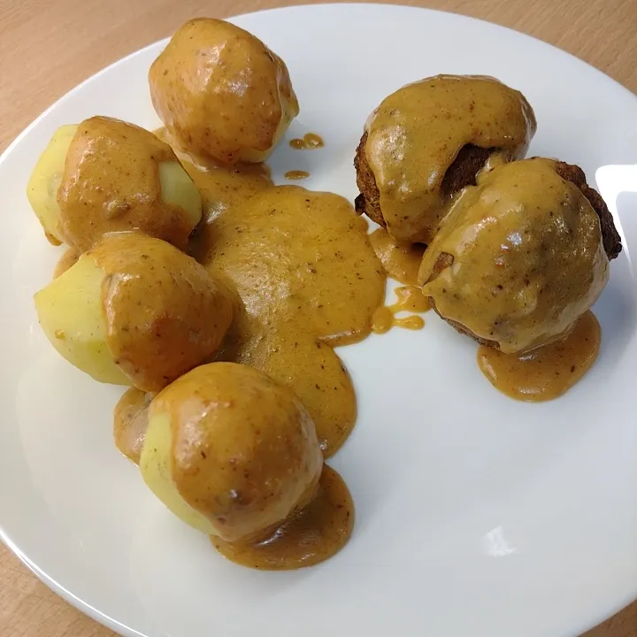 Örtjärpar med kokt potatis och brunsås.|Stefanさん