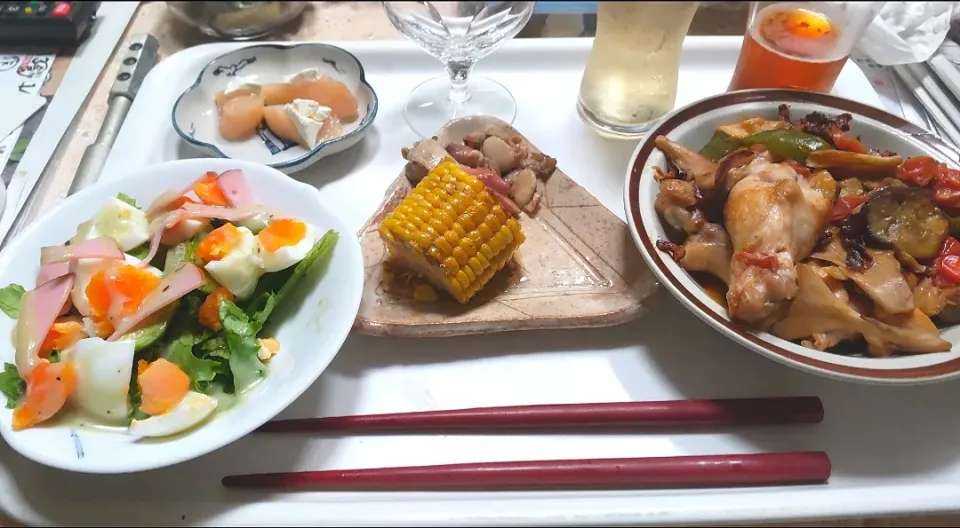 9/13(月)夕食。
トリ手羽元と野菜のトマトチーズ煮。
アボカドとタマゴのサラダ。
ホッキのバター炒め。とうきびバター焼き。
モモ缶にクリームチーズ。|へいちゃんさん