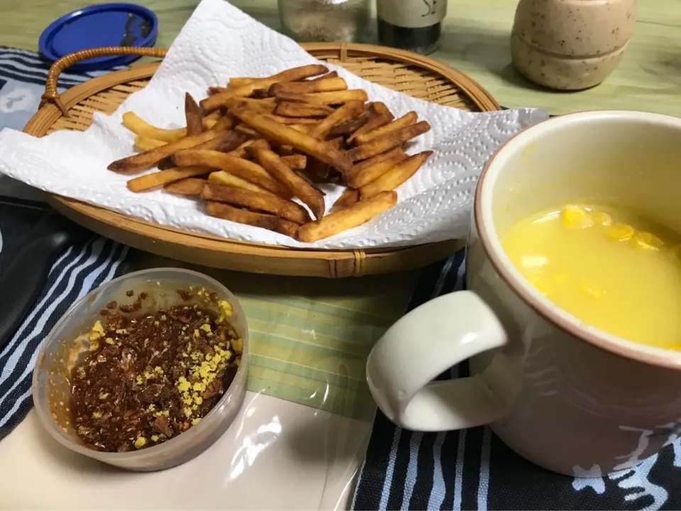 ハワイのサーファー達が好んで食しているシューストリンクフライドポテト 特殊なソースとコーンポタージュを添えて|つばささん