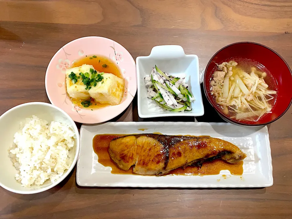 ぶりの照り焼き　えのきと長芋の和風スープ　長芋ときゅうりのゆかり和え　揚げ出し豆腐|おさむん17さん