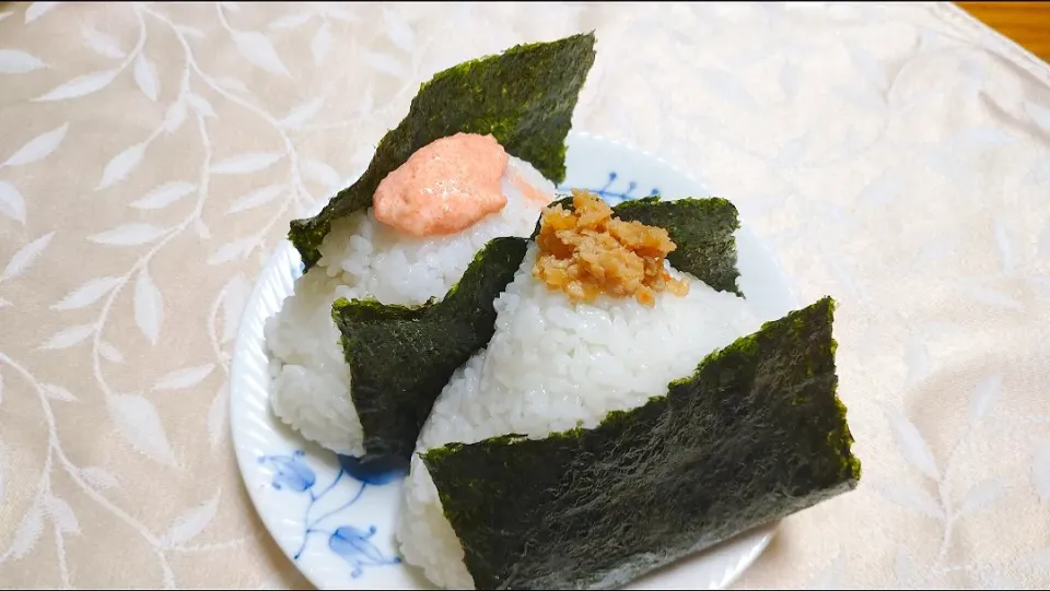 9/21の夜勤弁当
おにぎり🍙
マヨ明太子とえのき茸入り鶏そぼろ|卯月さん