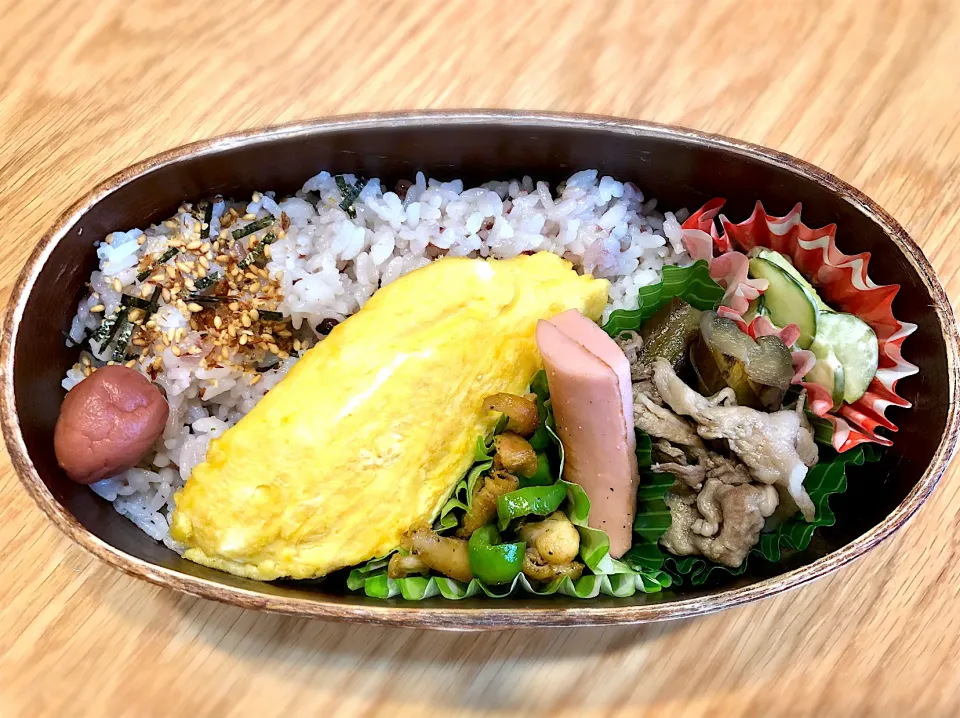 サラ弁　　　　　　　　　　　　　　　　　　　ミニオムレツ　鶏とピーマンのエスニック炒め　豚ロースと茄子の炒め煮　胡瓜酢物|じゅんさんさん