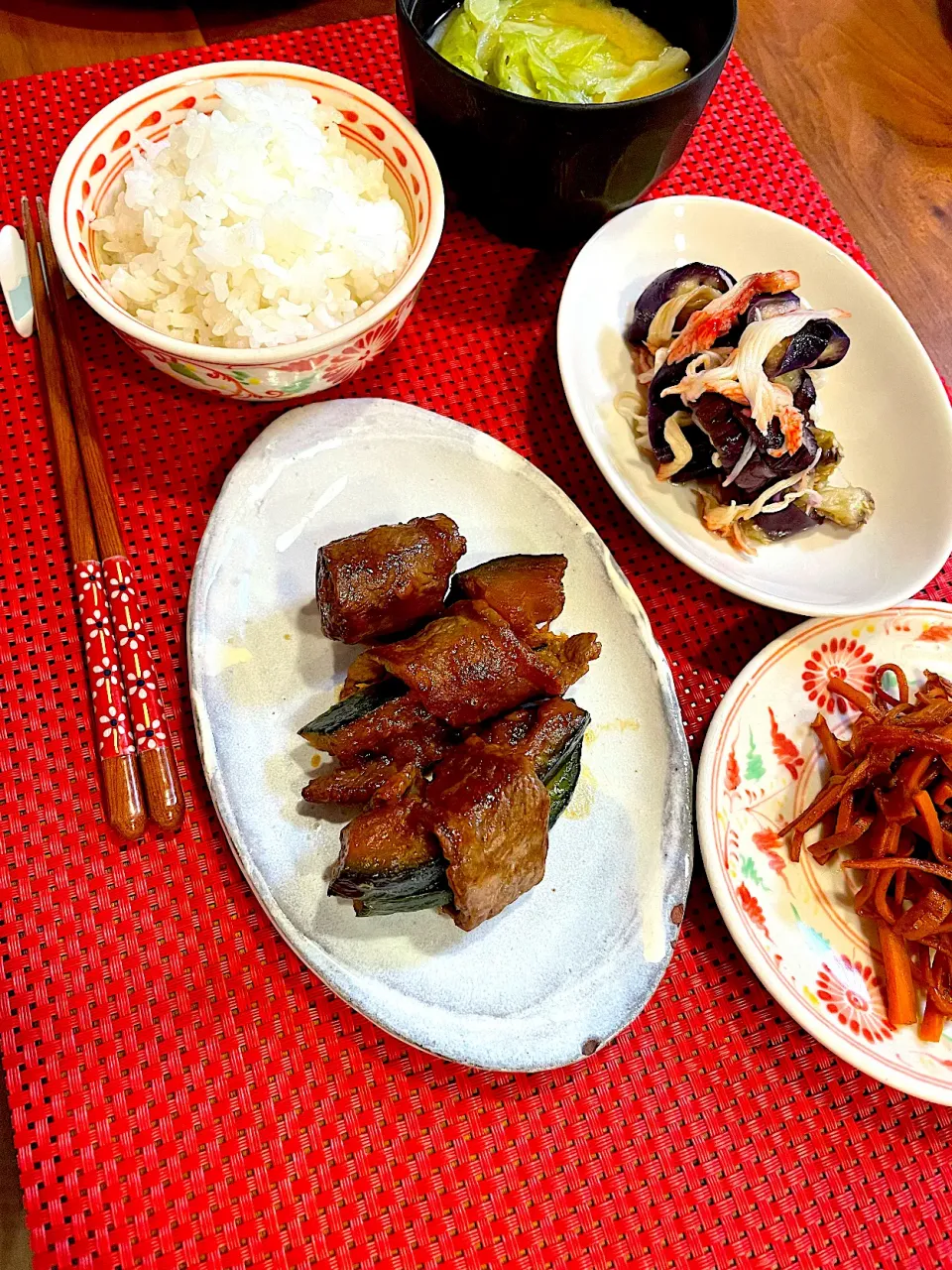 牛肉カボチャチーズ巻き、人参しりしり、ナスとカニカマのポン酢和え、キャベツとお麩のお味噌汁|クリスティーヌさん