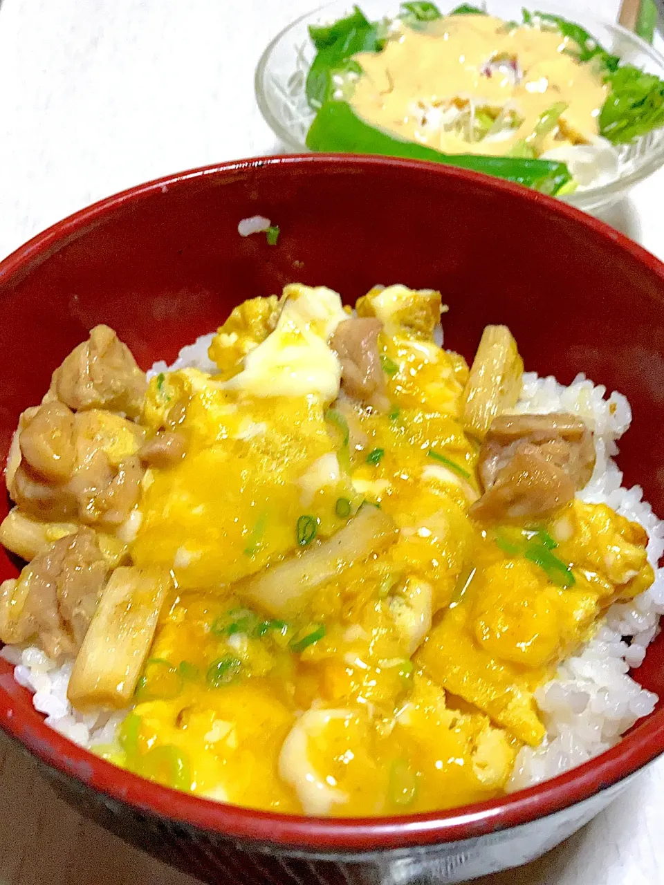 Snapdishの料理写真:親子丼、オクラサラダ、ミニうどん|Ayaさん