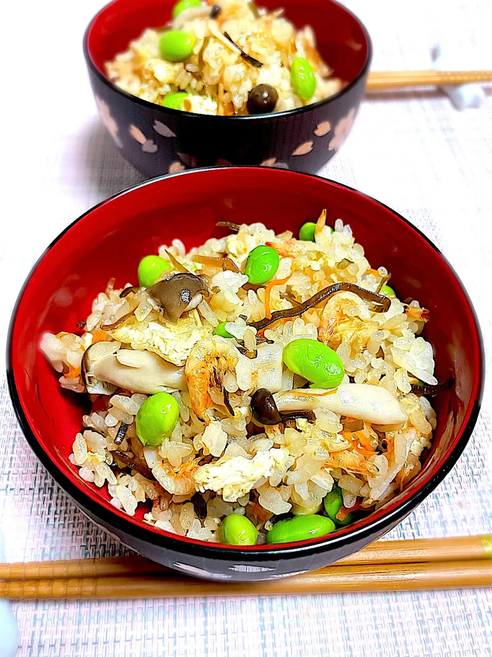 干し海老と塩昆布ときのこの釜飯🍂🍁🌾🍄|sucreroomさん