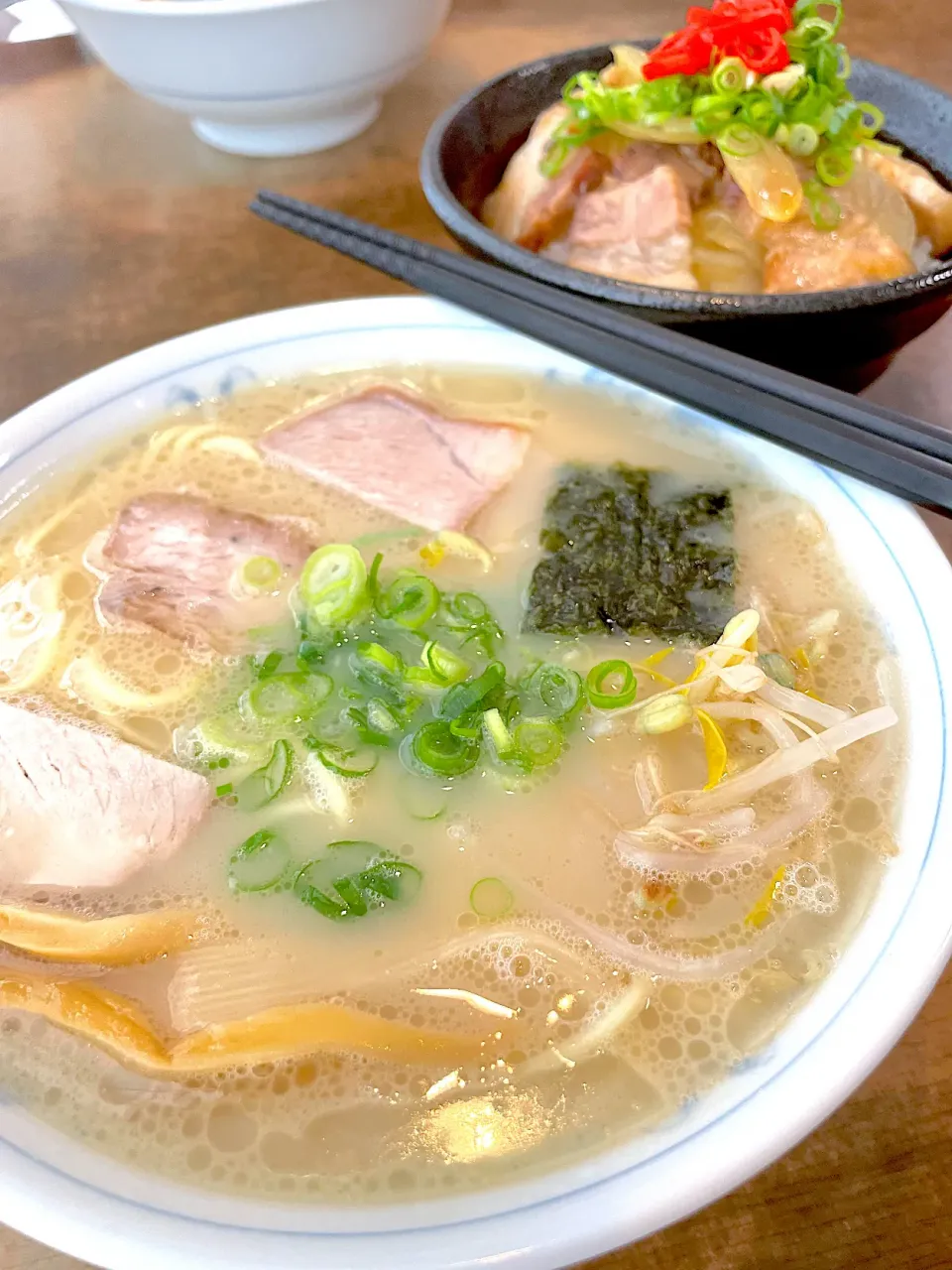 徳島ラーメンと豚どん🍀|おかちさん