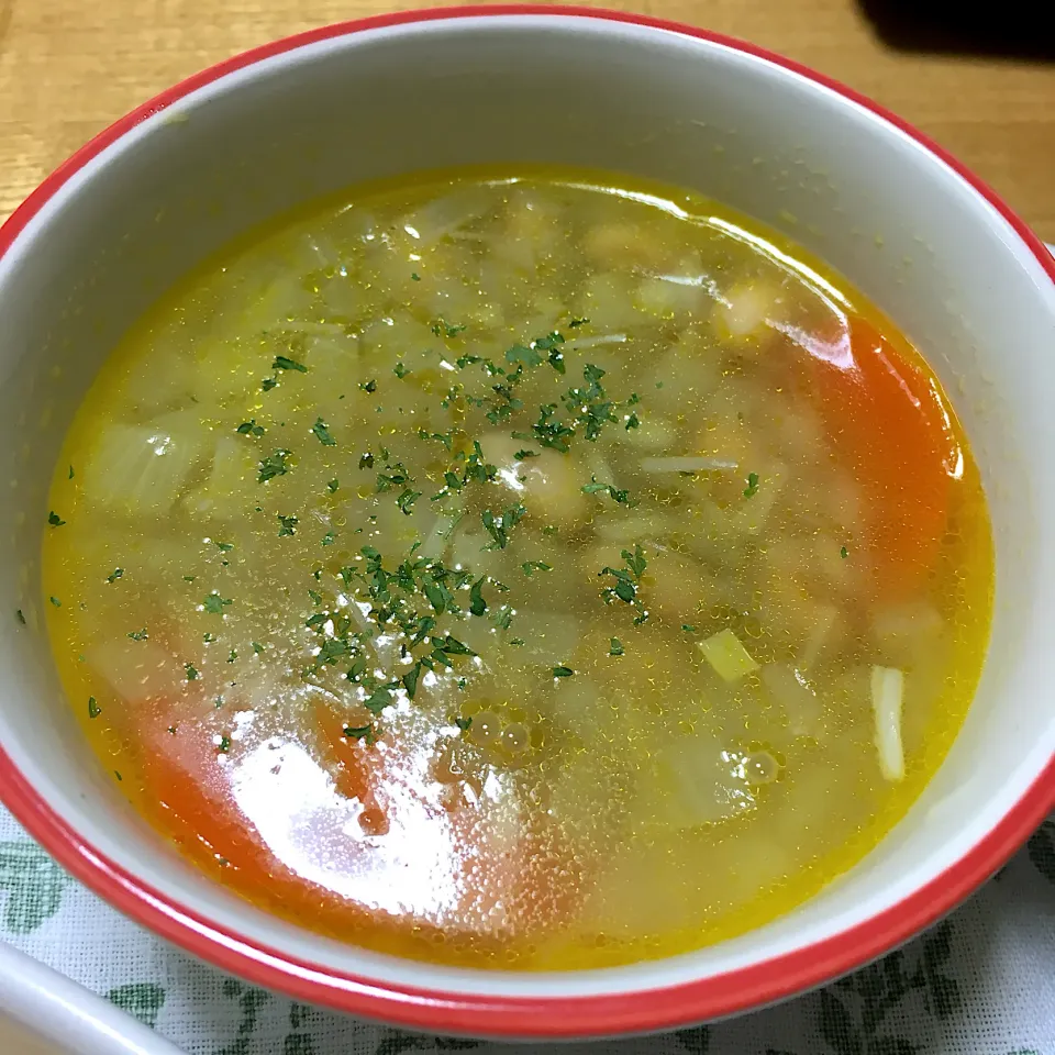 Snapdishの料理写真:人参と玉ねぎと大豆のスープ|こいちさん