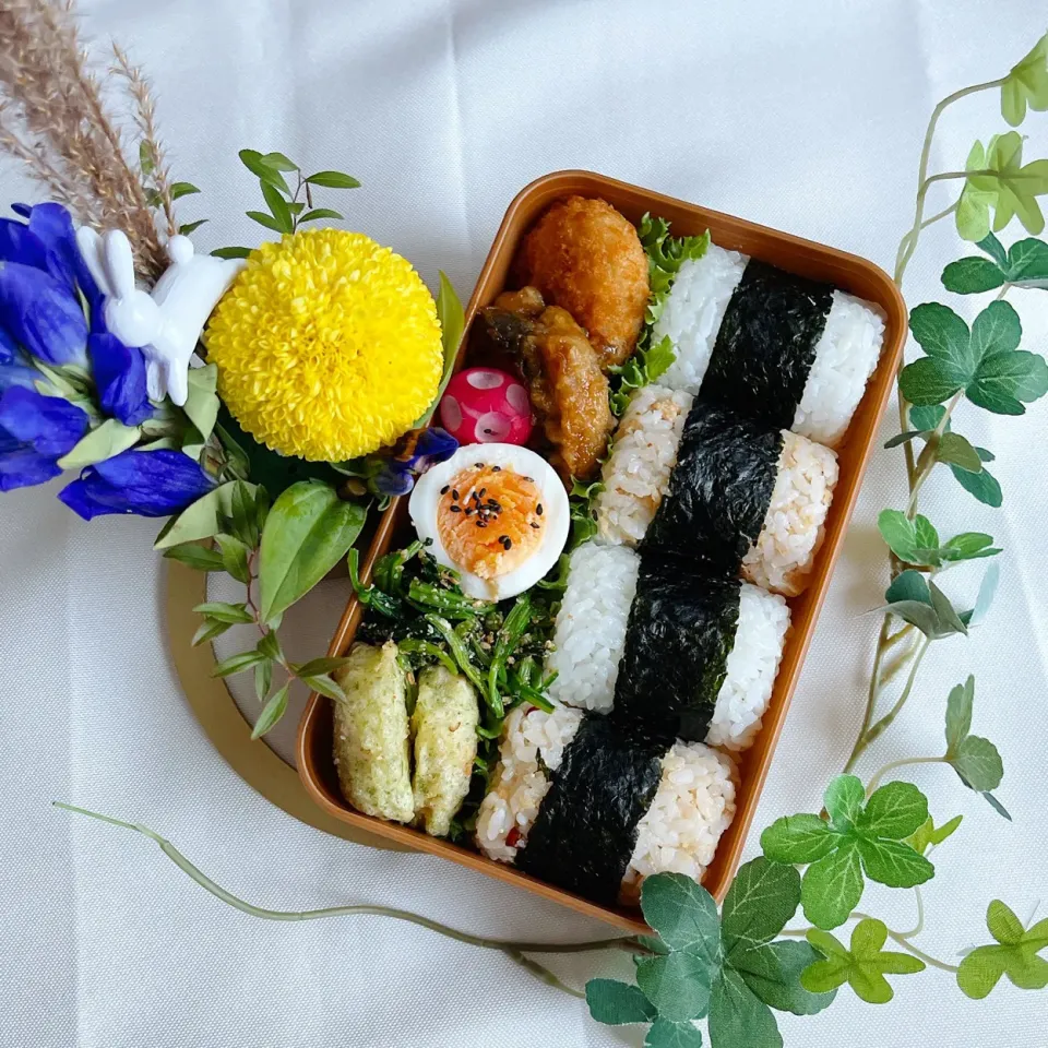 Snapdishの料理写真:9/22❤︎主人のおにぎり弁当🌱|Makinsさん