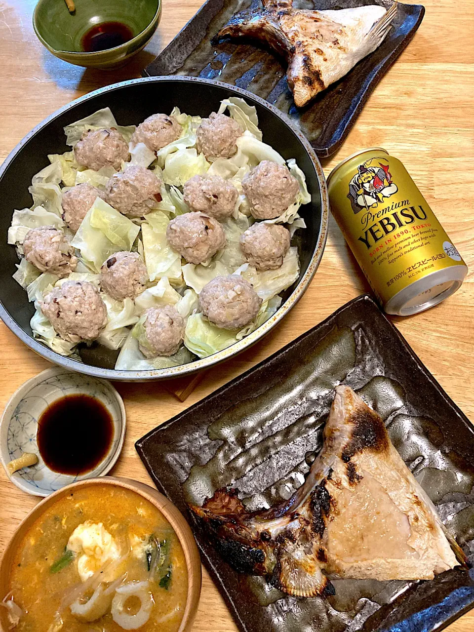 Snapdishの料理写真:手抜き皮無し焼売(キャベツ蒸し)、鮪のドデカ‼️カマ、キムチチゲスープ、エビス😏💓9/2１|さくたえさん