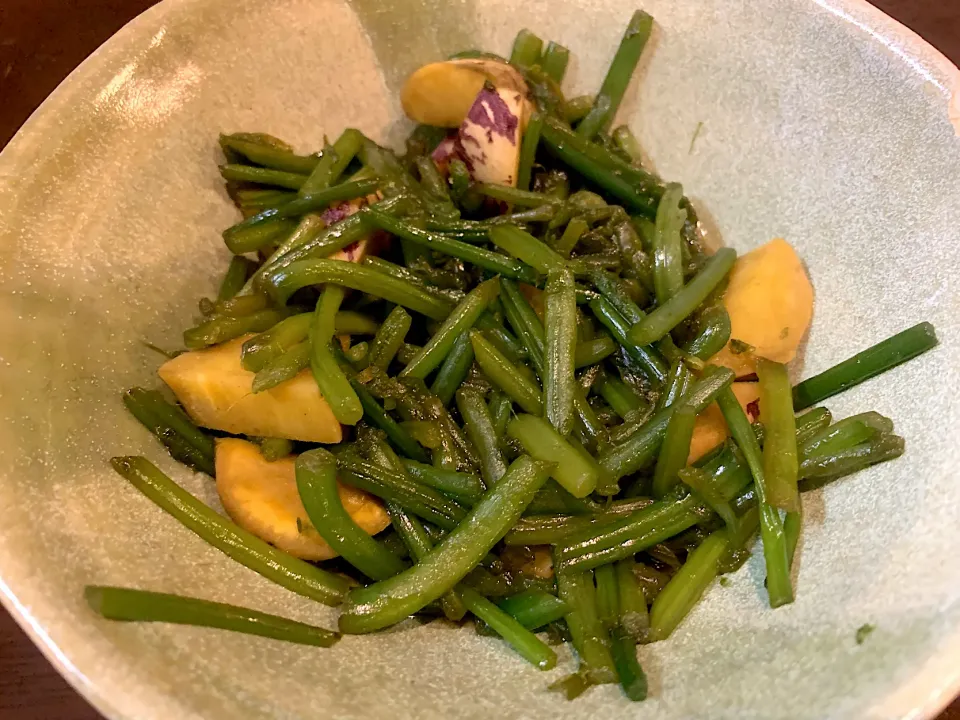 さつまいもとつるの煮物|山口さんさん