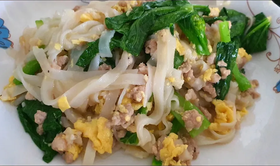 Mild spicy stir fry noodles ~ minced pork egg veggie 😋 22 Sep 2021 Lunch|🌷lynnlicious🌷さん