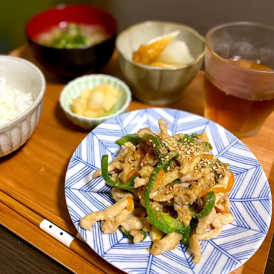 豚肉の青椒肉絲
カニカマもやしのスープ
大根ちくわの煮物|ちぐあささん