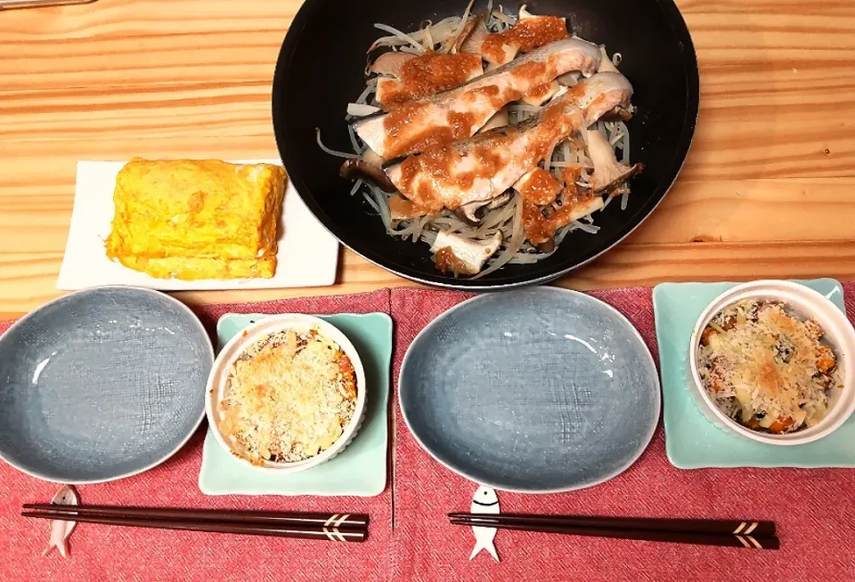 Snapdishの料理写真:鮭のごまみそ蒸し
だし巻きたまご
かぼちゃのスコップコロッケ|ひろゴーヤさん