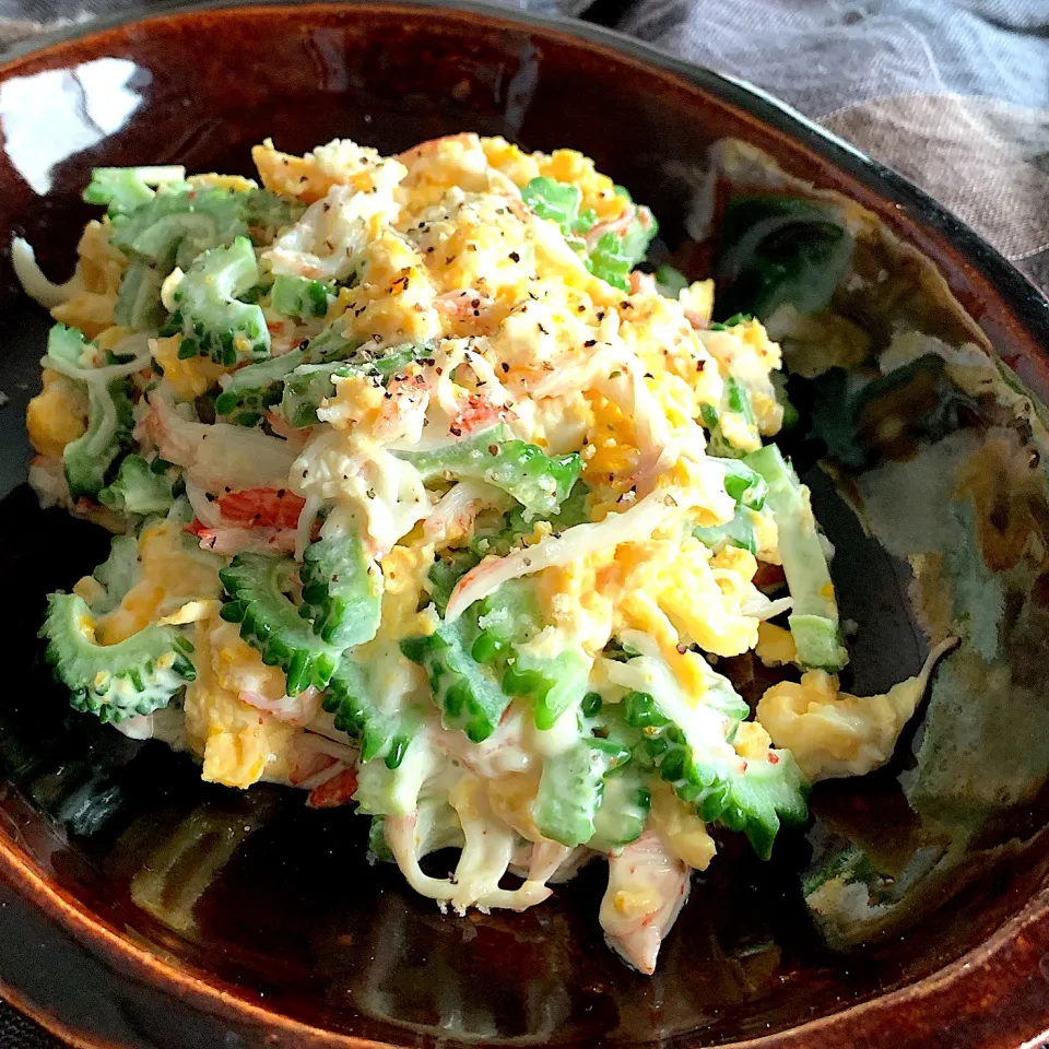 ゴーヤとカニカマふんわり卵のサラダ🥗|ユッキーさん