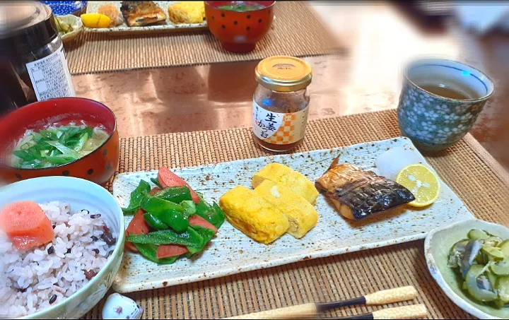 9/23🌞
　祝日🎌の朝ごはん🎶|びせんさん