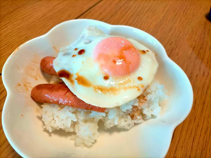 Snapdishの料理写真:魚肉ソーセージ丼|しんちゃんパパさん