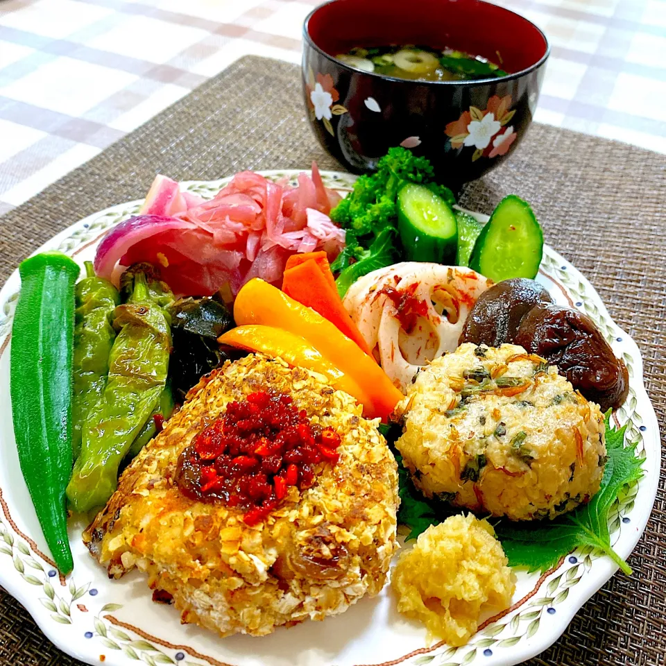 今日のお昼ごはん★オートミール粉でひよこ豆と鮭のチーズクリームコロッケ風★オートミールの山椒しらす焼きおにぎり|riko30294さん